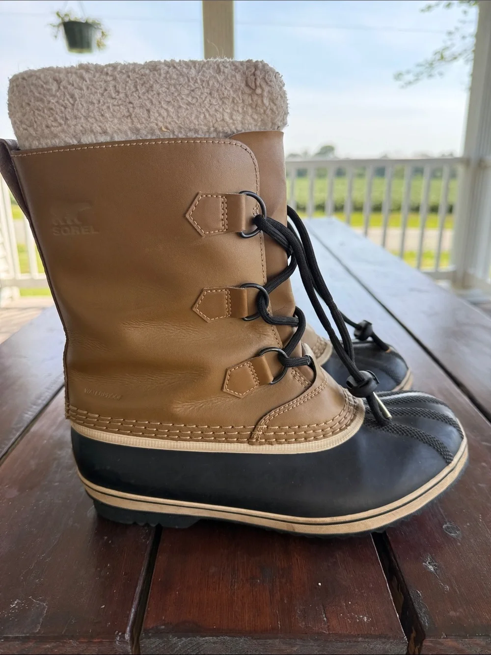 SOREL Caribou Waterproof Winter Snow Boots Tan Black Leather.